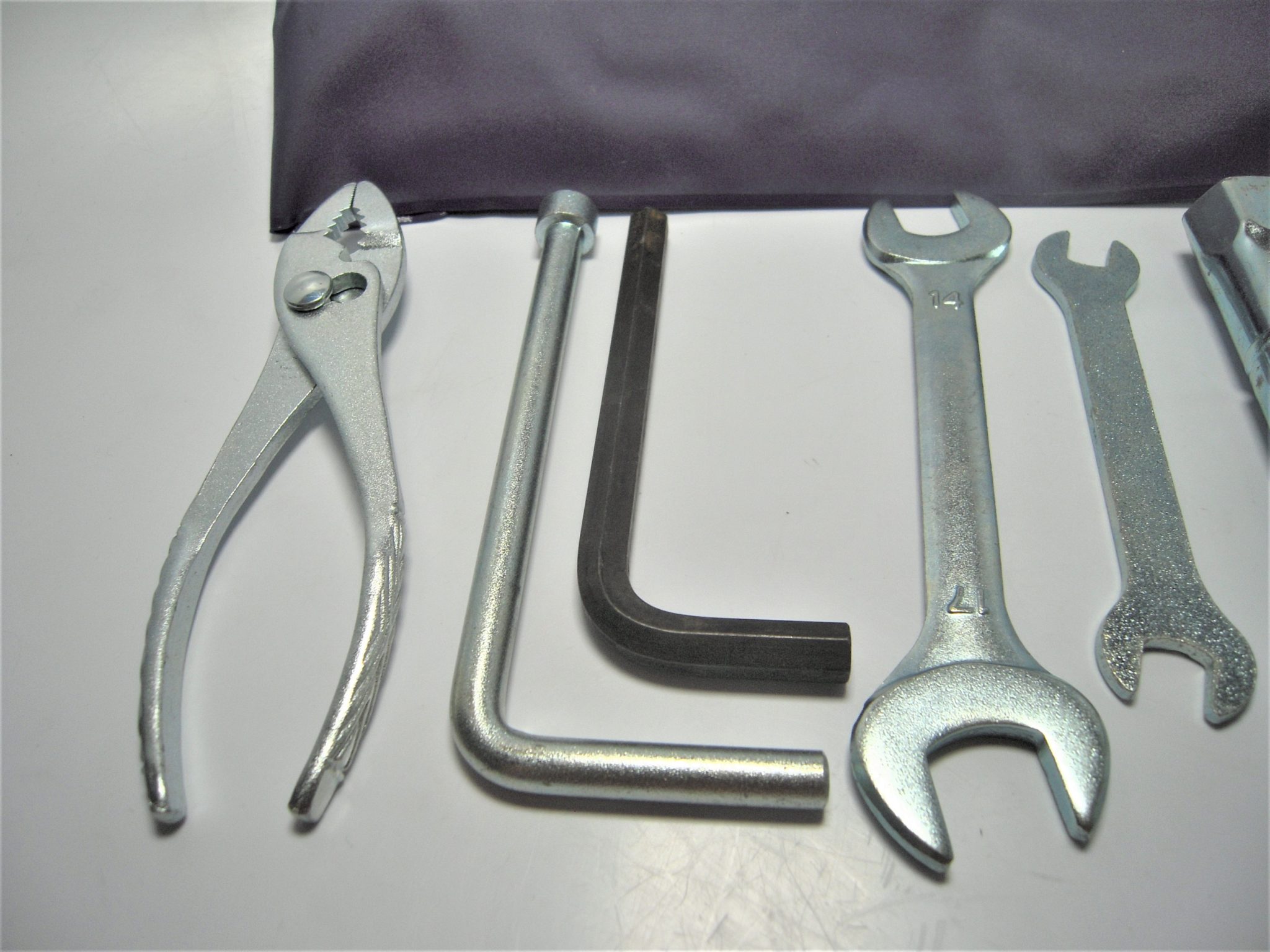 Suzuki 0980081811 Marine Outboard Boat Motor Engine Original Tool Kit