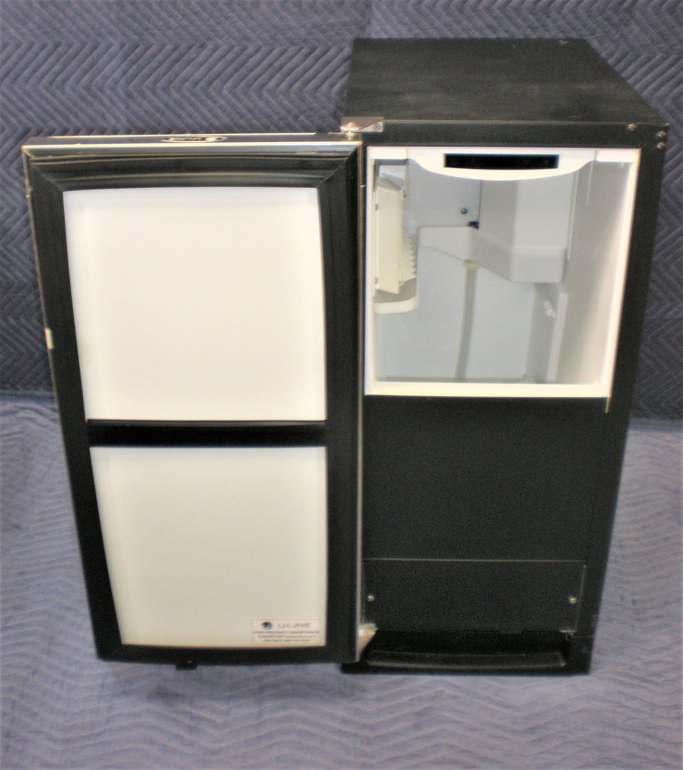 ULine CLR2160S01 Indoor BuiltIn Clear Ice Maker *15" x 231/4" x 34