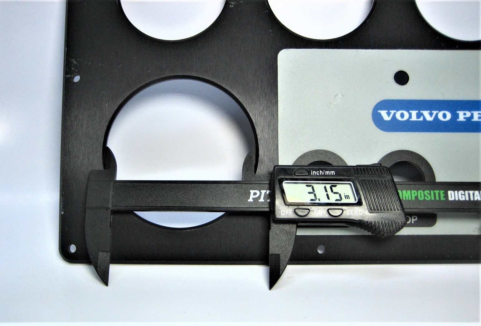 volvo-873810-panel_eh_442022-3-