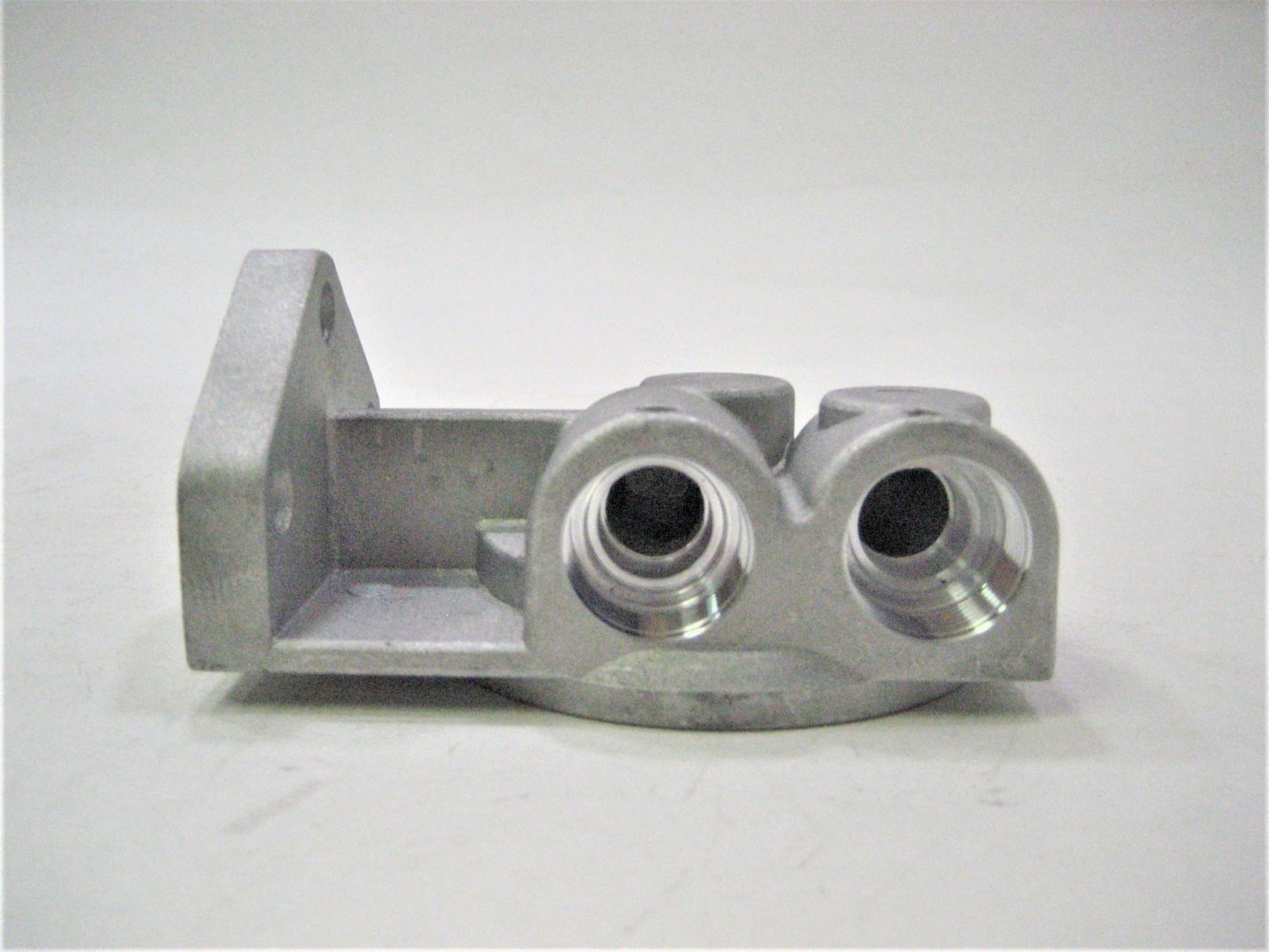 crusader-oil-filter-header-r079066_eh_982020-4-