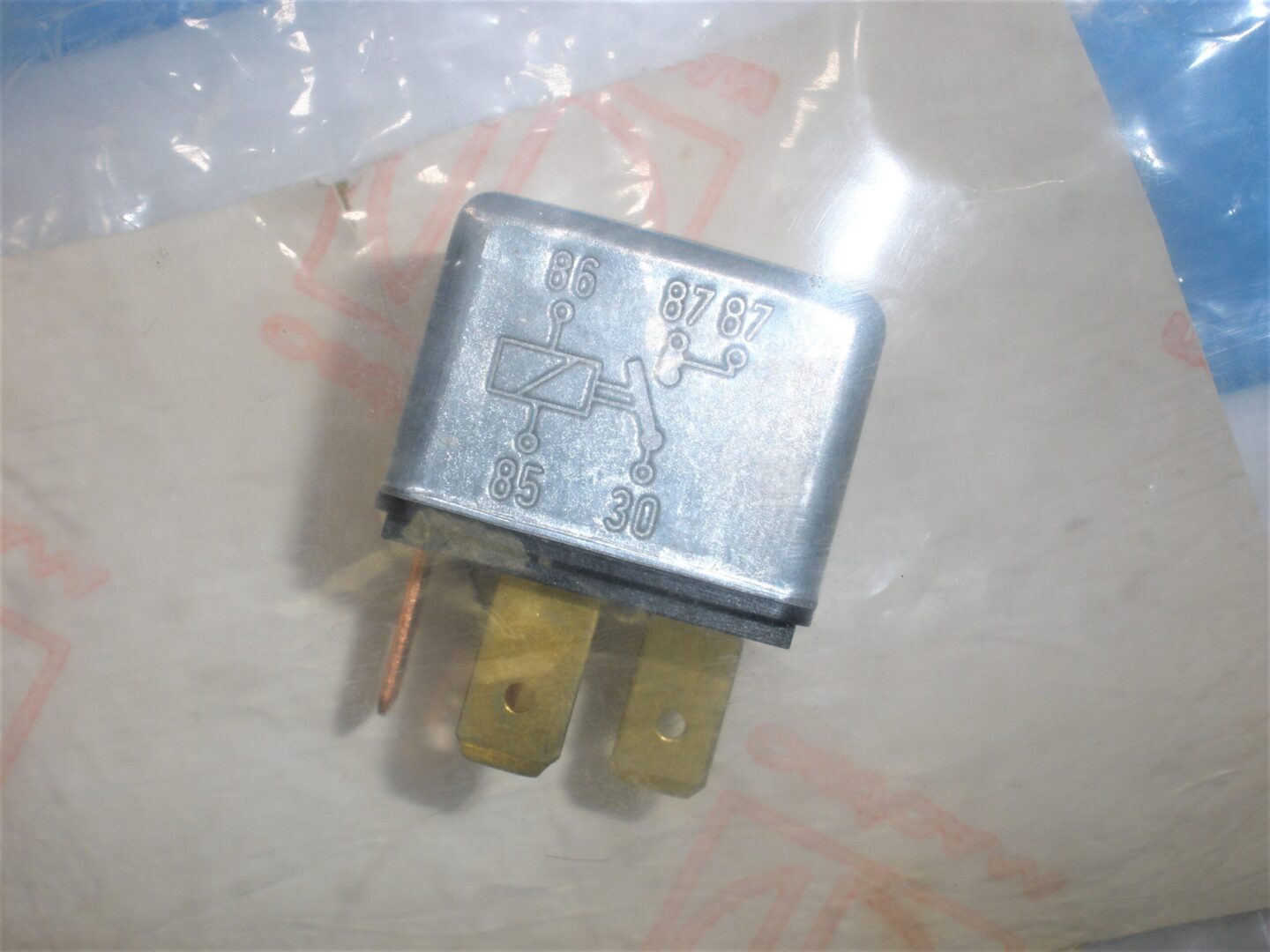 volvo-penta-876037-3-aq270280-sterndrive-boat-motor-power-trim-relay-876037-3-_md_-1-19-21-woqipefwoiefjwopiefjpowqeifjpowi-3-