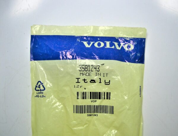 volvo-pin-3581243_eh_1182021-2-