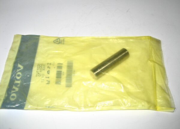 volvo-pin-3581243_eh_1182021-4-