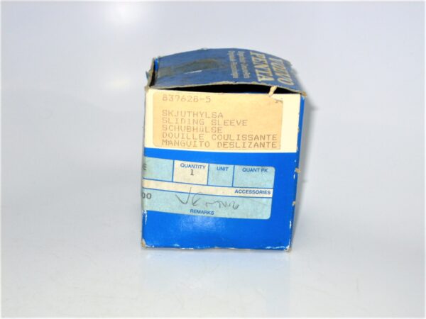 volvo-sleeve-839628_eh_1252021-2-