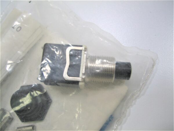 volvo-penta-828718-motor-engine-instrument-panel-toggle-switch-_md_-3-16-21-wqoeifjwoifjwoifjopwijfopi-3-