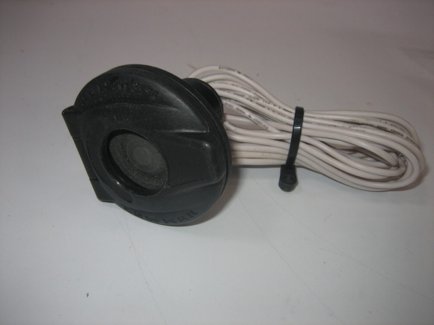 lewmar-footswitch-sx-open-black-open-box-68001027-max-09292021-1-