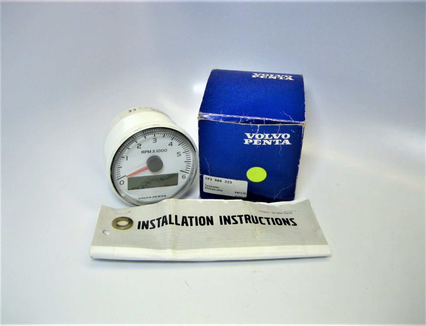 volvo-penta-3586223-white-6000rpm-tachometer_eh_1192021-1-