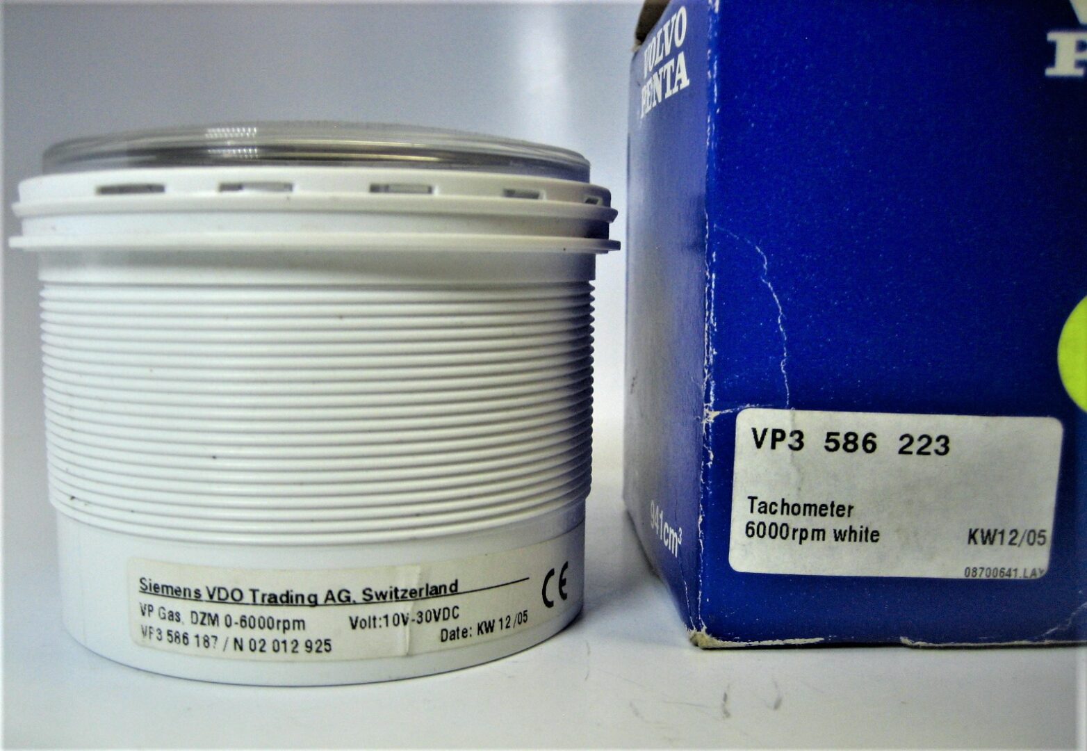 volvo-penta-3586223-white-6000rpm-tachometer_eh_1192021-2-