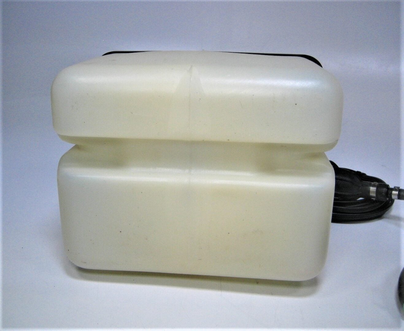 evinrude-johnson-5008617-1-8-gal-remote-oil-tank-reservoir-kit_eh_12102021-11-