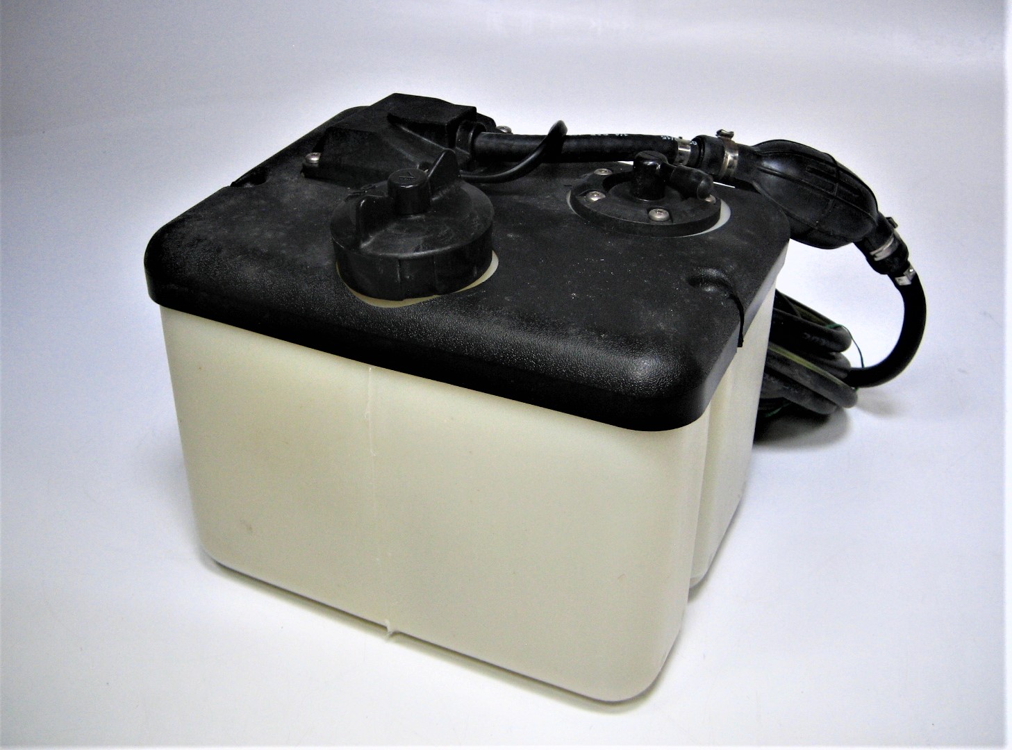 evinrude-johnson-5008617-1-8-gal-remote-oil-tank-reservoir-kit_eh_12102021-7-