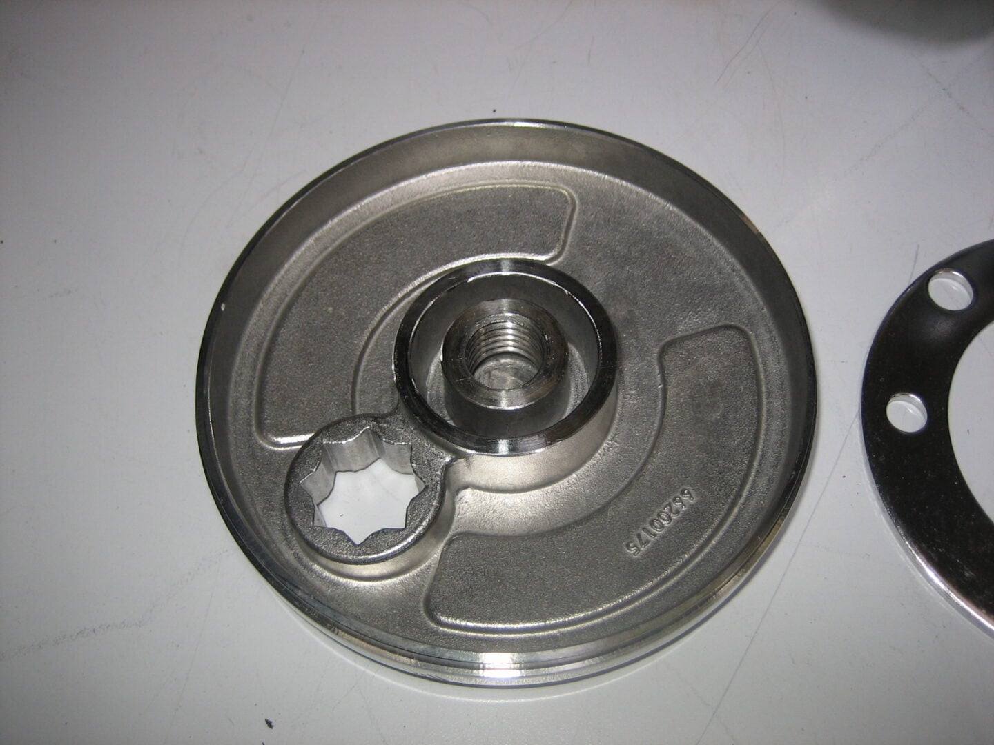 lewmar-v1-002-gypsy-vertical-windlass-topside-assembly-new-blem-max-12152021-4-