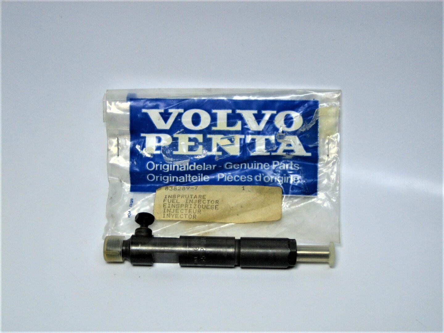 volvo-penta-838289-fuel-injector_eh_332022-1-