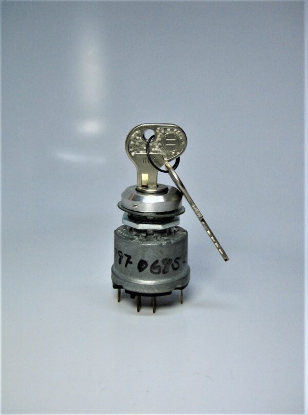 volvo-penta-870685-starter-switch_eh_372022-1-