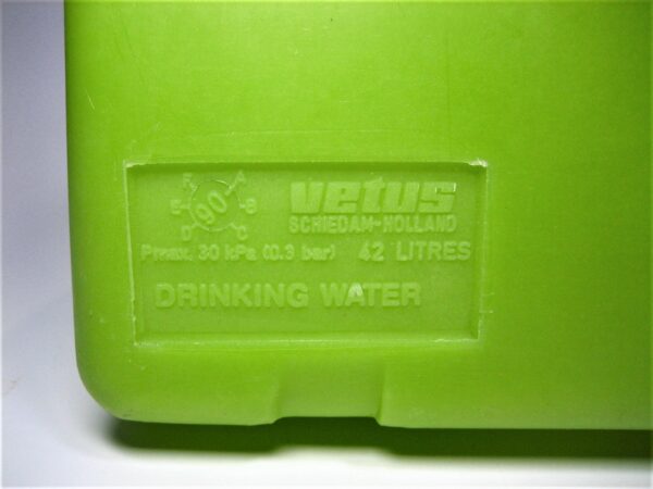 vetus-11g-rigid-plastic-drinking-water-tank_eh_8232022-2-