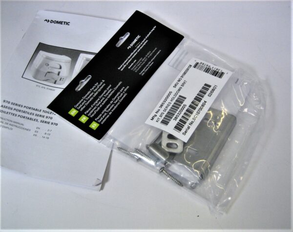 dometic-301097206-portable-toilet_eh_10252022-3-