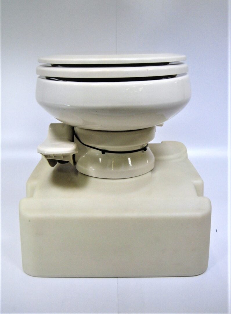 dometic-312371103-toilet_eh_10122022-2-