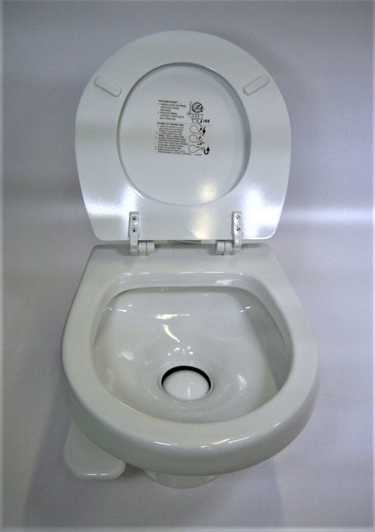 dometic-317014801-toilet_eh_10132022-11-
