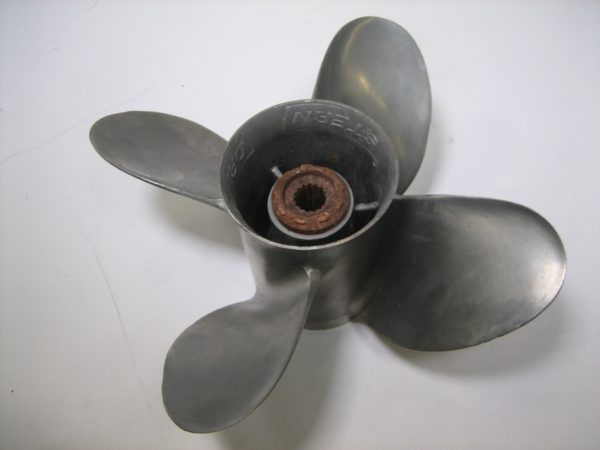 mercury-marine-zeus-pod-drive-prop-right-rear-4-blade-8m8023970-slight-edge-wear-max-03032023-10-