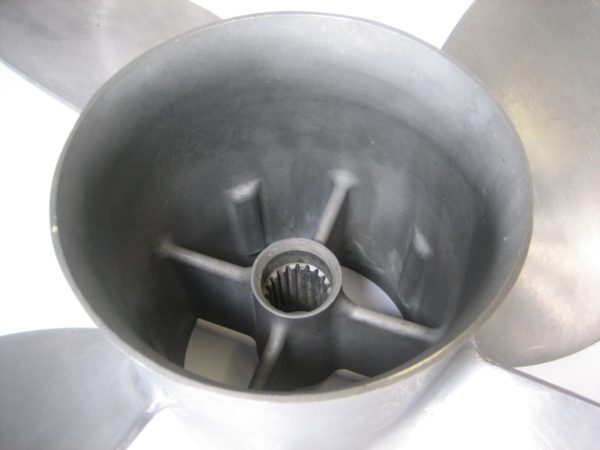 mercury-marine-zeus-pod-drive-prop-right-rear-4-blade-8m8023970-slight-edge-wear-max-03032023-7-