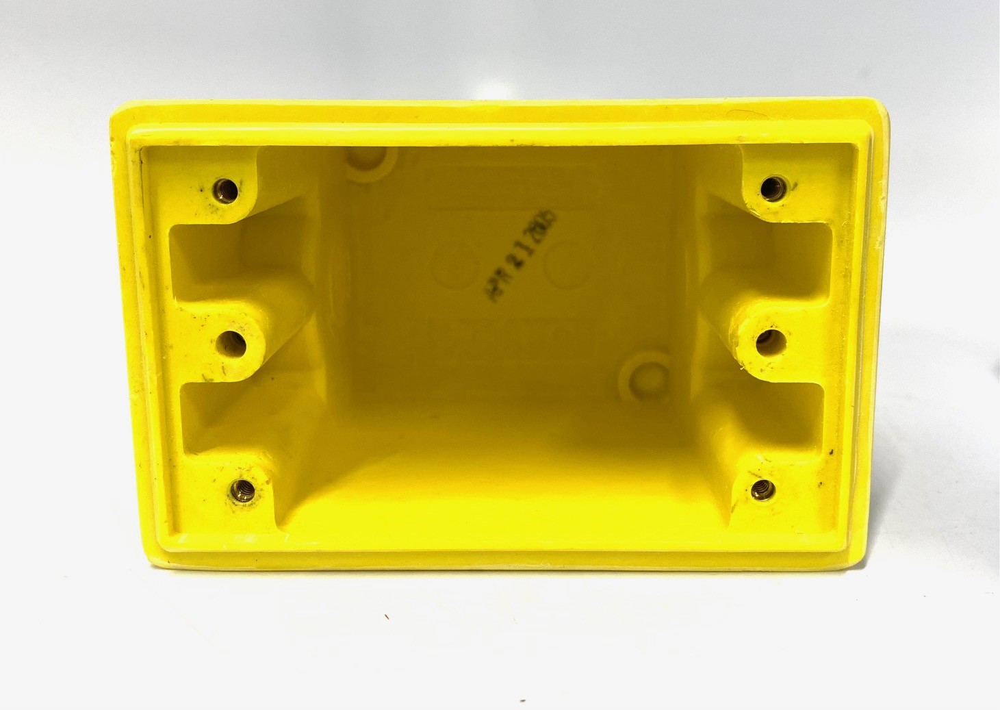 hubbell_hbl60cm83_th_12-28 -3