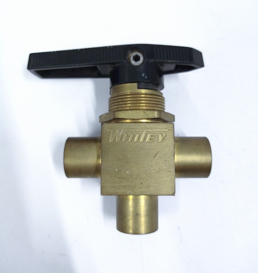 NEW- Whitey B-44XF4 , Manual Brass 3-Way Ball Valve 1/4 Inch NPT