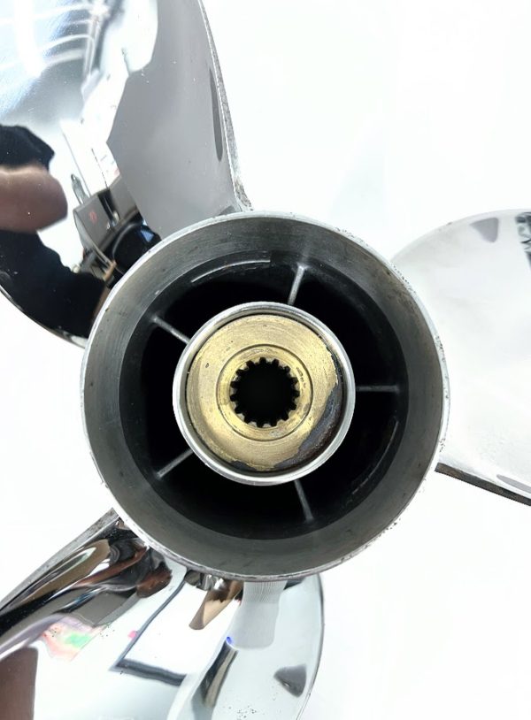 suzuki-marine-3l-x-14-x-17p-lh-stainless-steel-propeller-990c0-00611-17p-brandon-y-20240328-131125-338142