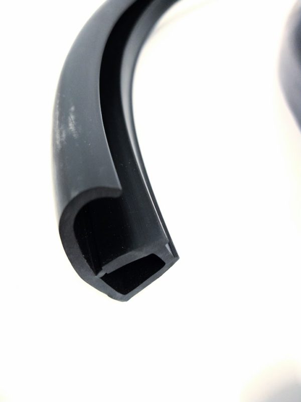 taylor-made-8349040-j-bottom-windshield-screw-cover-28ft-felix-ommo33069-20240301-155120-654112