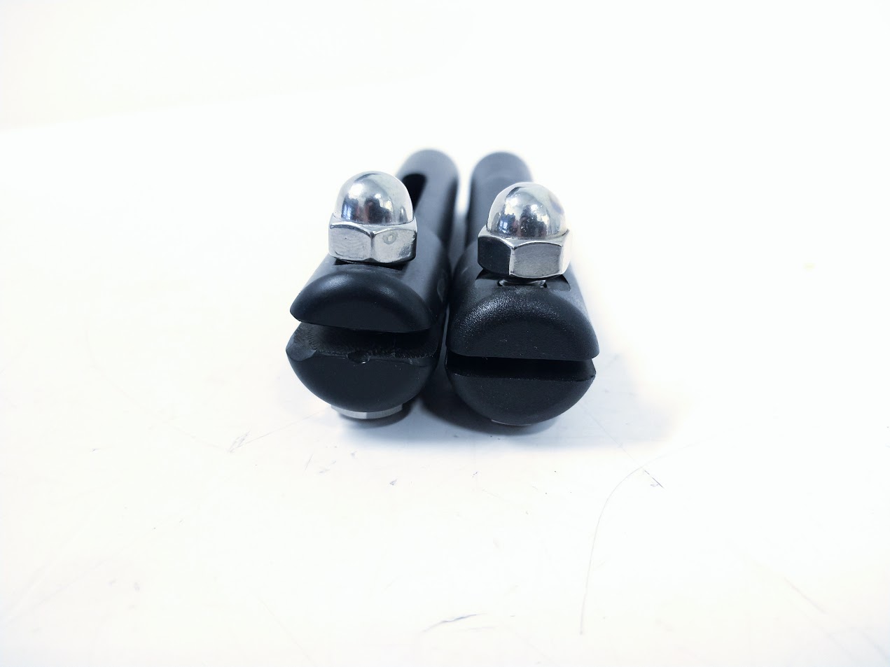 boston-whaler-5-1-2-black-reversable-pilot-seat-pin-set-of-2-felix-ommo33069-20240418-143039-385667