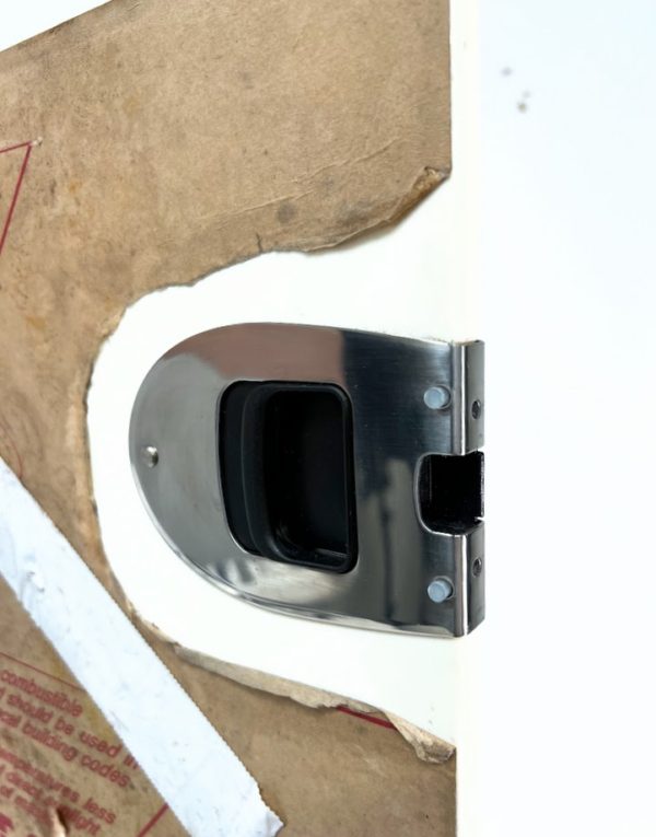 scout-215-dorado-walkthrough-console-mounted-door-with-door-stop-mounts-brandon-y-20240502-160511-107861