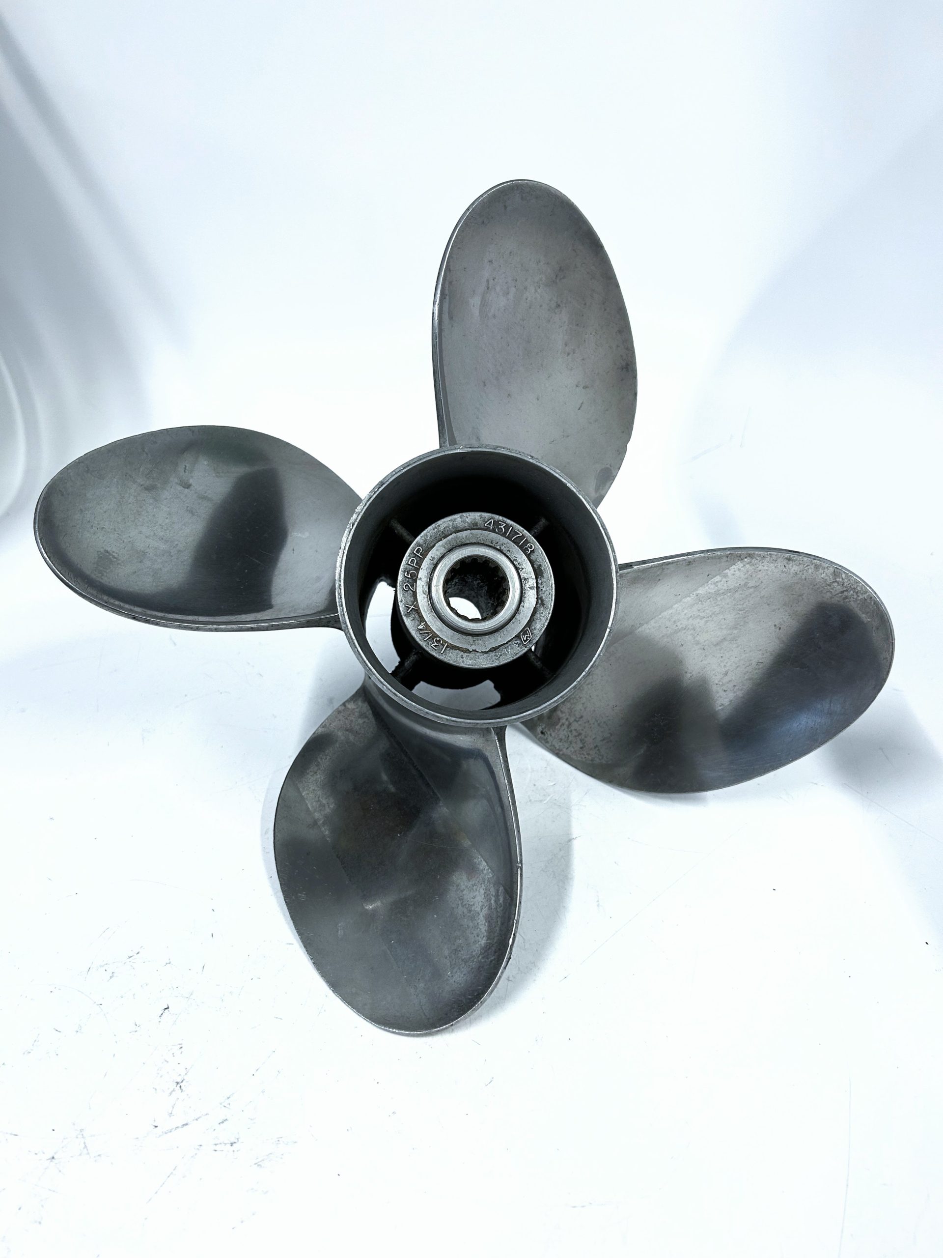 johnson-evinrude-4-x-13-1-4-x-25pp-propeller-431718-rh-minor-dents-felix-ommo33069-20240618-164228-49439