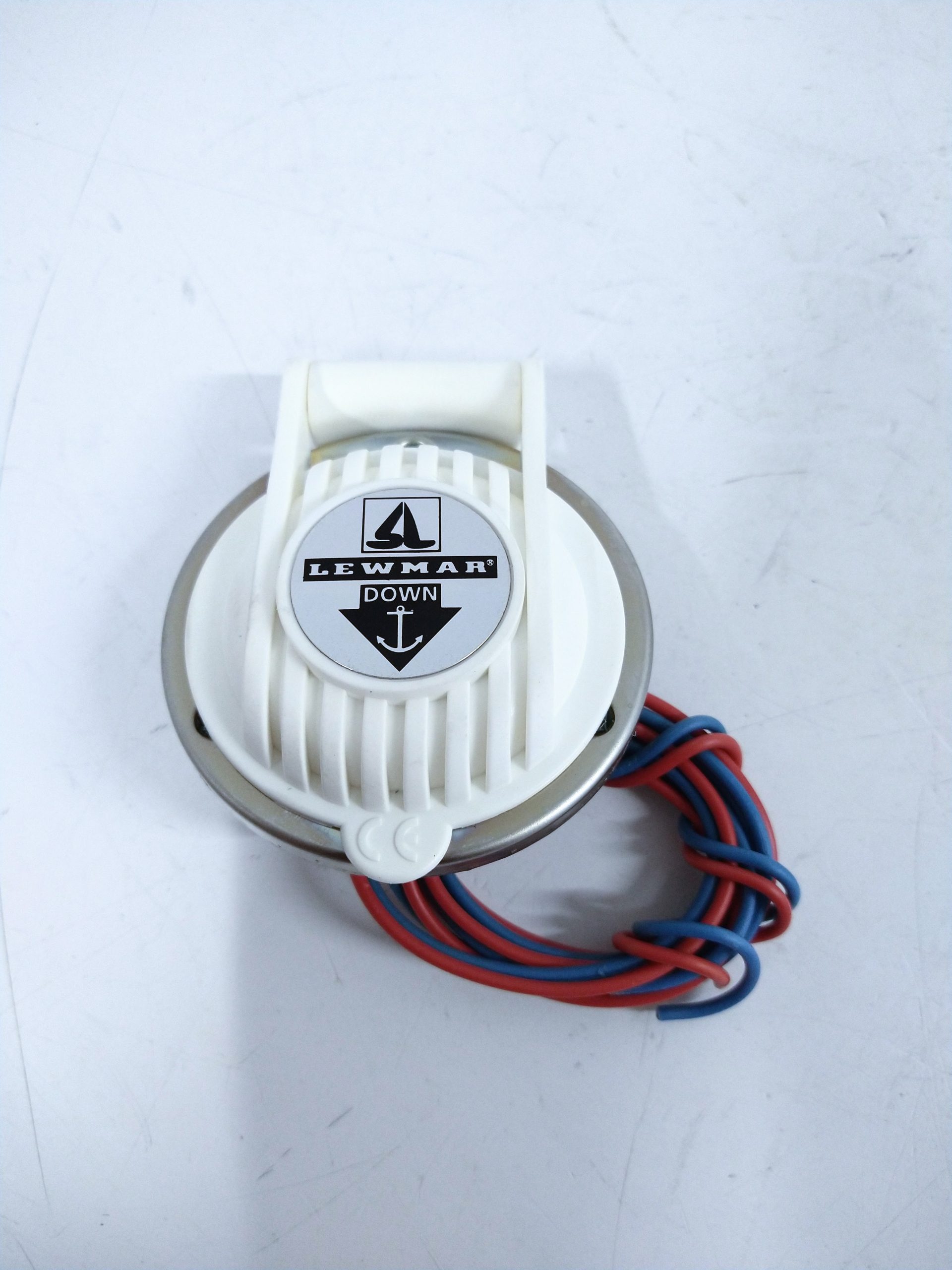 lewmar-68000615-deck-white-foot-down-switch-felix-ommo33069-20240626-120505-952399
