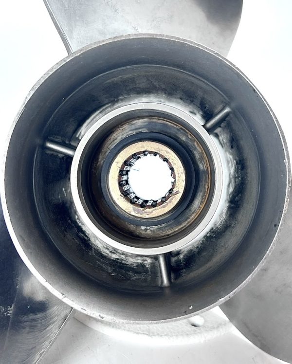 yamaha-3-x-13-3-4-x-19-m-rh-stainless-steel-propeller-minor-pitting-brandon-y-20240814-111344-149136