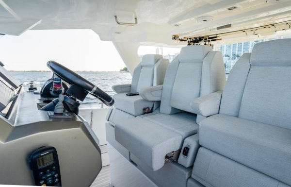 new-azimut-verve-40-center-pilot-seat-new-in-box-brandon-y-20240817-125046-493167