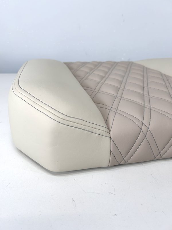 invincible-catamaran-37-40-rear-facing-seat-cushion-minor-damage-felix-ommo33069-20241018-090807-853994
