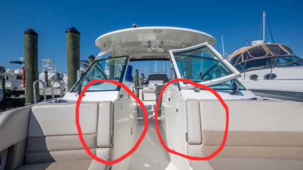 new-boston-whaler-320-dual-console-bow-armrests-port-stbd-side-oem-brandon-y-20241004-131734-566464