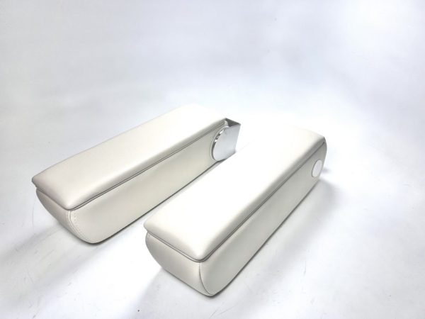new-boston-whaler-320-dual-console-bow-armrests-port-stbd-side-oem-brandon-y-20241004-131756-248962