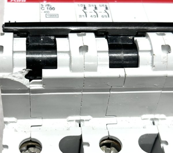 abb-s293-c100-277-480vac-3-pole-circuit-breaker-switch-chipped-felix-ommo33069-20241120-142907-921840