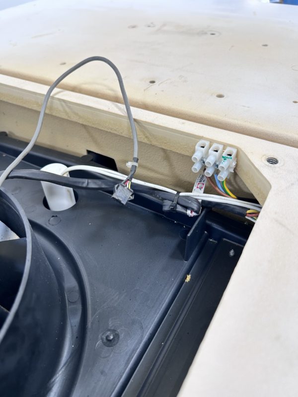 aircommand-n10789-roof-top-ibis-air-conditioner-cosmetic-wear-felix-ommo33069-20241108-090916-822409