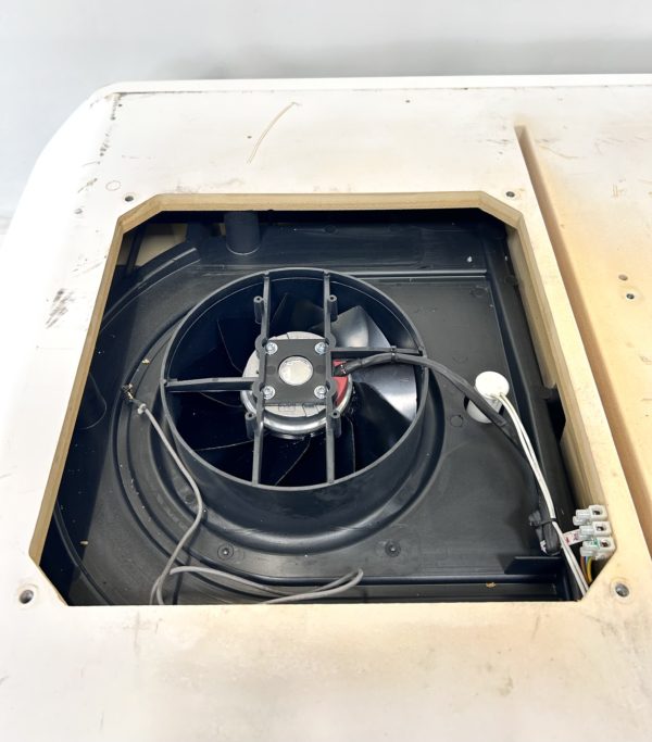 aircommand-n10789-roof-top-ibis-air-conditioner-cosmetic-wear-felix-ommo33069-20241108-090927-385500