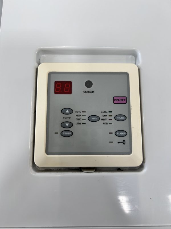 aircommand-n10789-roof-top-ibis-air-conditioner-cosmetic-wear-felix-ommo33069-20241108-091104-891780
