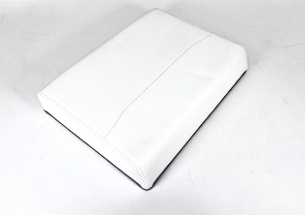 invincible-40-catamaran-aft-jump-seat-cushion-17-1-2in-x-13in-plain-oem-brandon-y-20241111-100150-460529