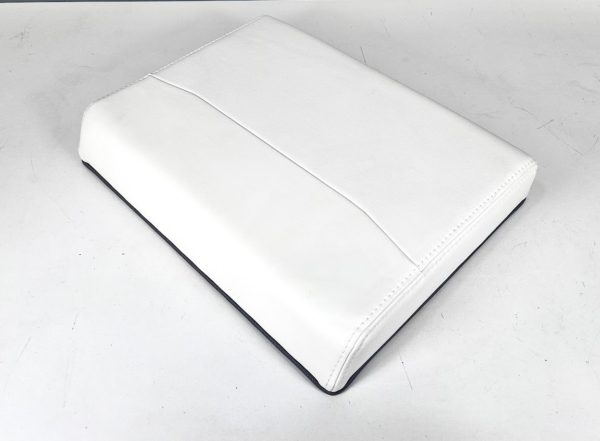 invincible-40-catamaran-aft-jump-seat-cushion-17-1-2in-x-13in-plain-oem-brandon-y-20241111-100156-736096