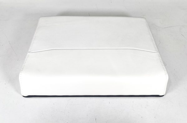 invincible-40-catamaran-aft-jump-seat-cushion-17-1-2in-x-13in-plain-oem-brandon-y-20241111-100202-929644