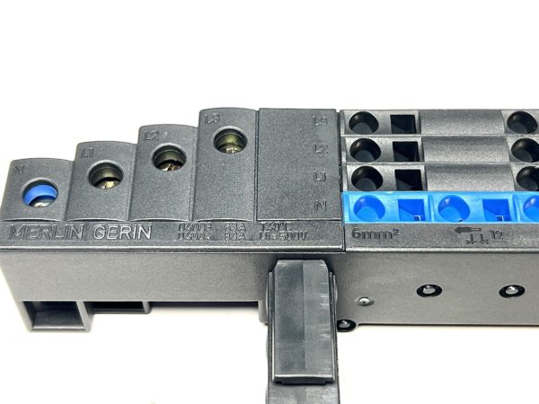 merlin-gerin-04008-multiclip-4p-63a-1-2-r-prisma-plus-schneider-electric-oem-brandon-y-20241120-085230-449874