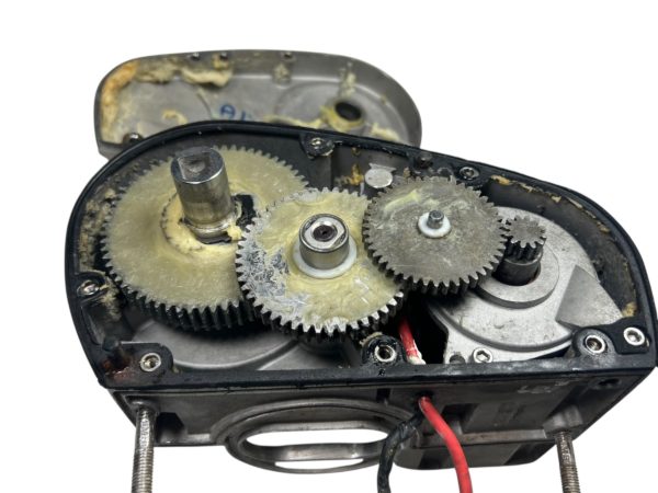 lewmar-700-pro-series-horizontal-windlass-12v-for-parts-brandon-y-20250610-145559-374249
