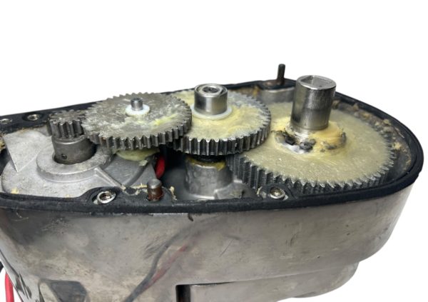 lewmar-700-pro-series-horizontal-windlass-12v-for-parts-brandon-y-20250610-145621-427888