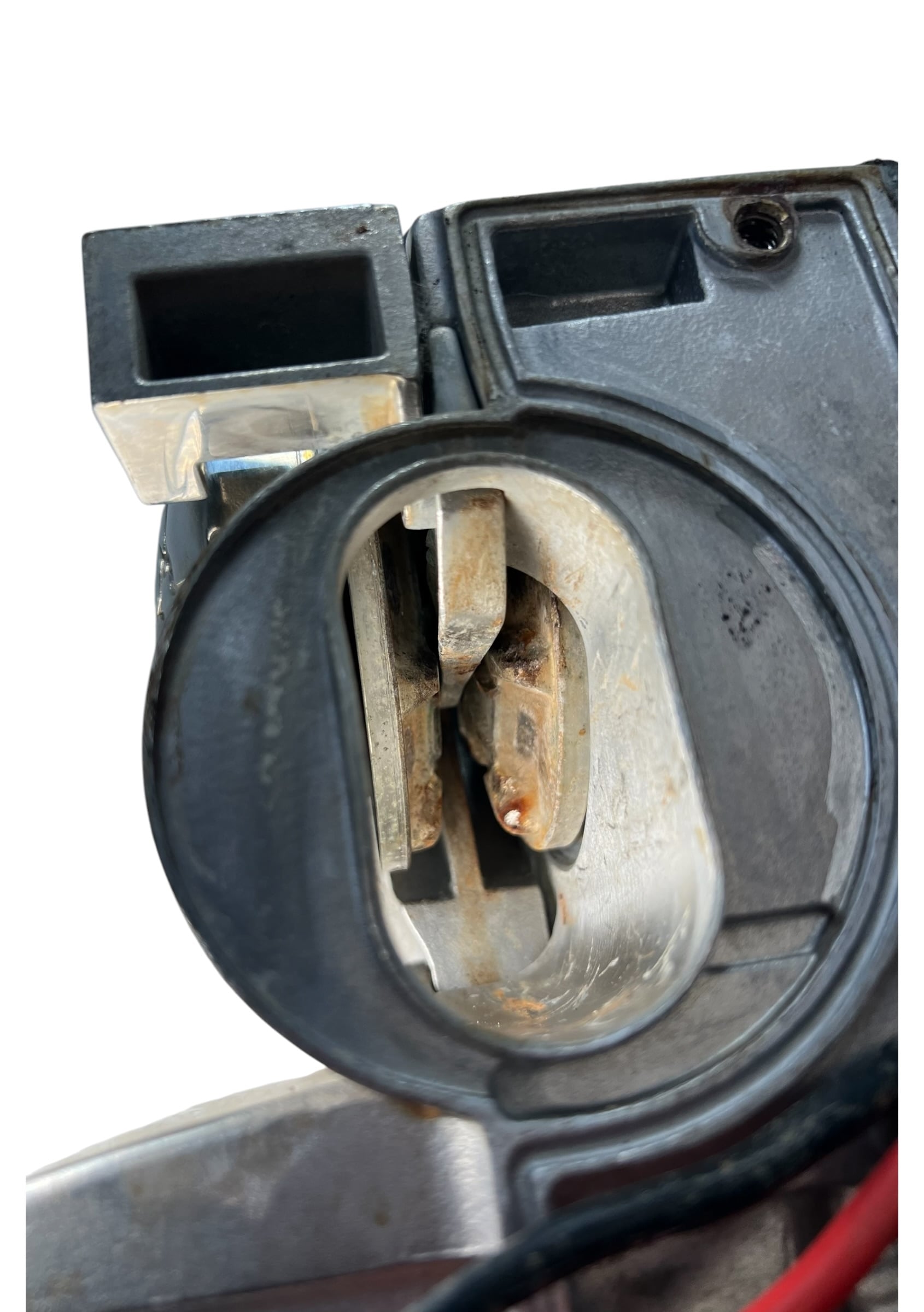 lewmar-700-pro-series-horizontal-windlass-12v-for-parts-brandon-y-20260413-084320-140304