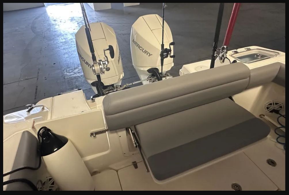 boston-whaler-250-outrage-2022-stern-seat-cushion-l-35-1-2in-x-w-20in-new-oem-brandon-y-20251104-162859-875515