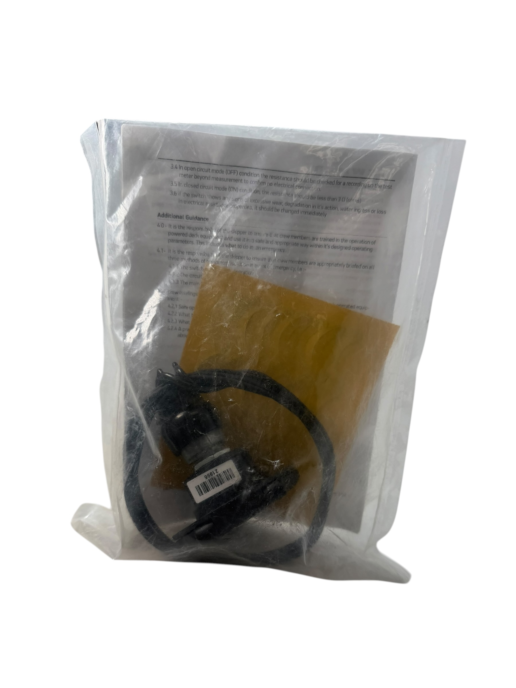 lewmar-chsx-deck-switch-closed-black-12v-24v-rubby-pueyo-20260323-163712-511739