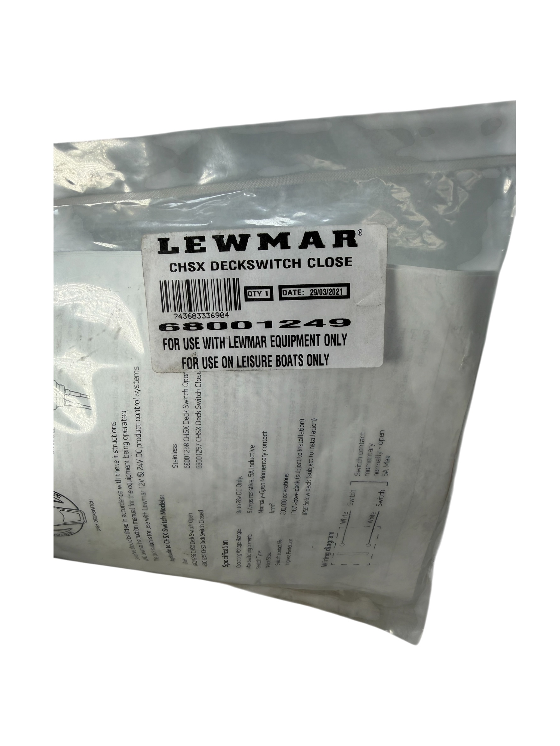 lewmar-chsx-deck-switch-closed-black-12v-24v-rubby-pueyo-20260324-102017-937858
